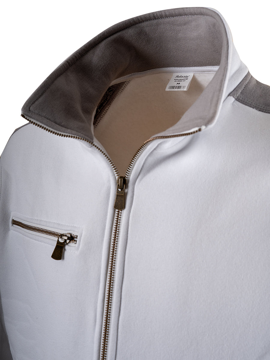 Sweatjacke Detail: Innenfutter am Kragen, Reißverschluss und Brusttaschenreißverschluss