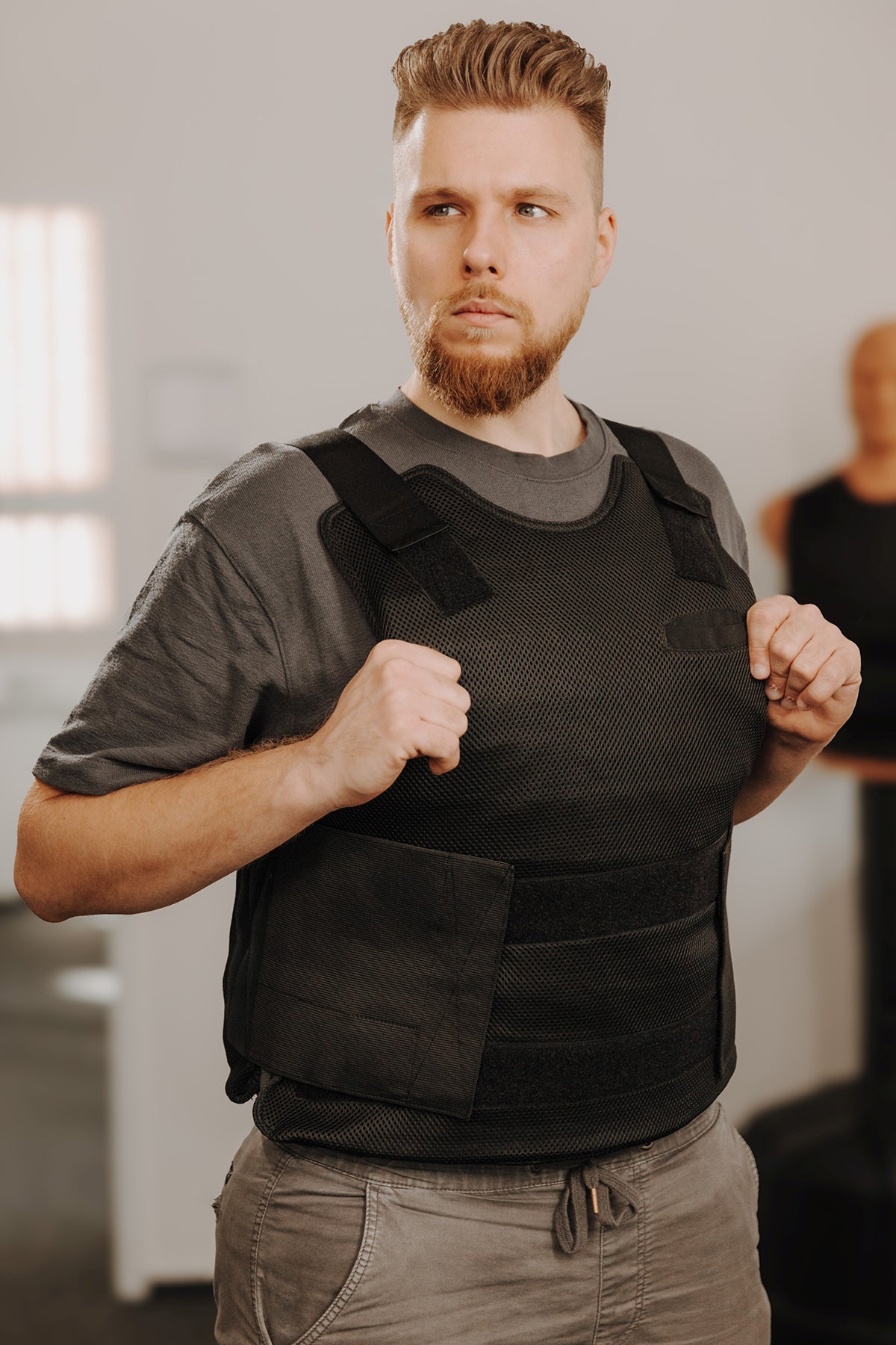 Stichschutzweste Herkules Elite mit Frontplatten und Klettverschluss, schwarz