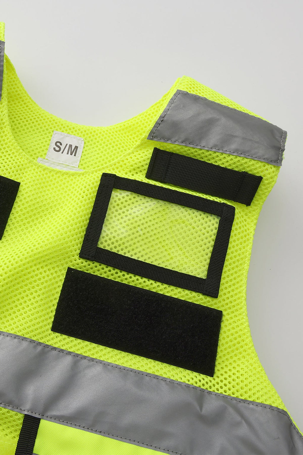 Warnweste Neon-Gelb mit silbernem Reflexstreifen und schwarzem Front-Design, Etikett S/M