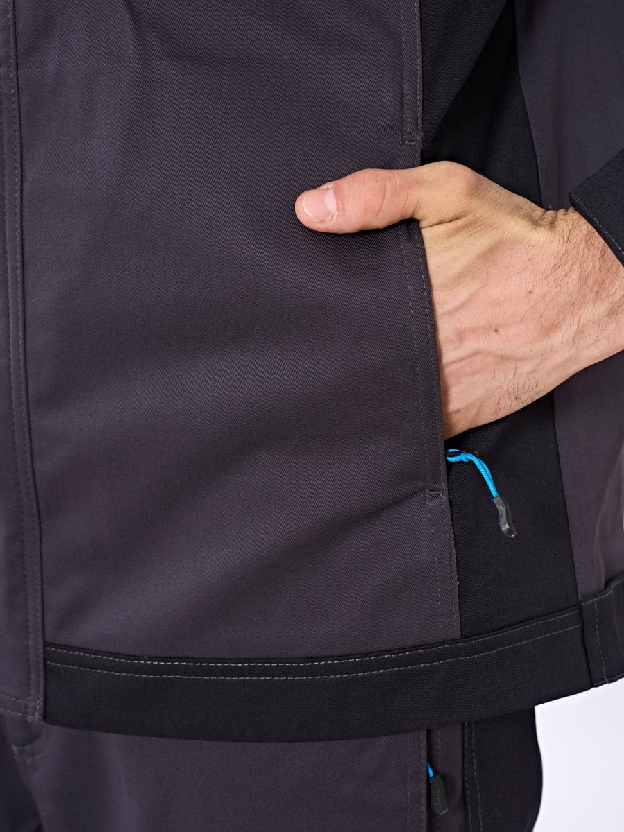 Bundjacke dunkelgrau mit Ärmelbündchen und Tasche am Saum, blaue Zugband-Details