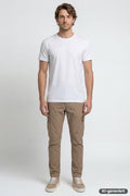Herren-Outdoorhose in Beige, gerade Passform mit seitlichen Taschen.