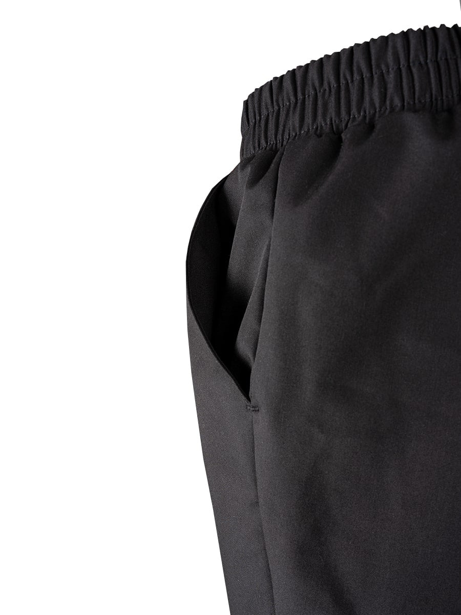 Schwarze Scrub-Hose mit elastischem Bund und seitlicher Taschenöffnung