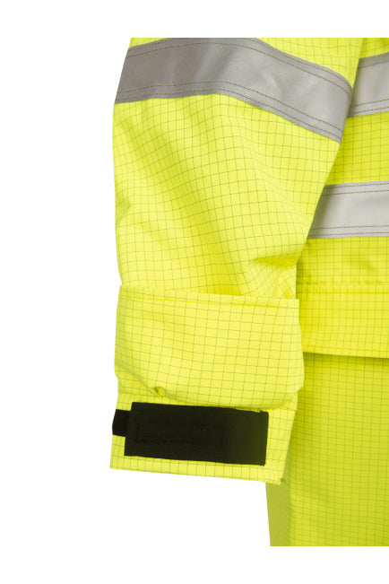 Taschenbereich einer Regenjacke, neon gelb, Klappe über schwarzem Einsatz
