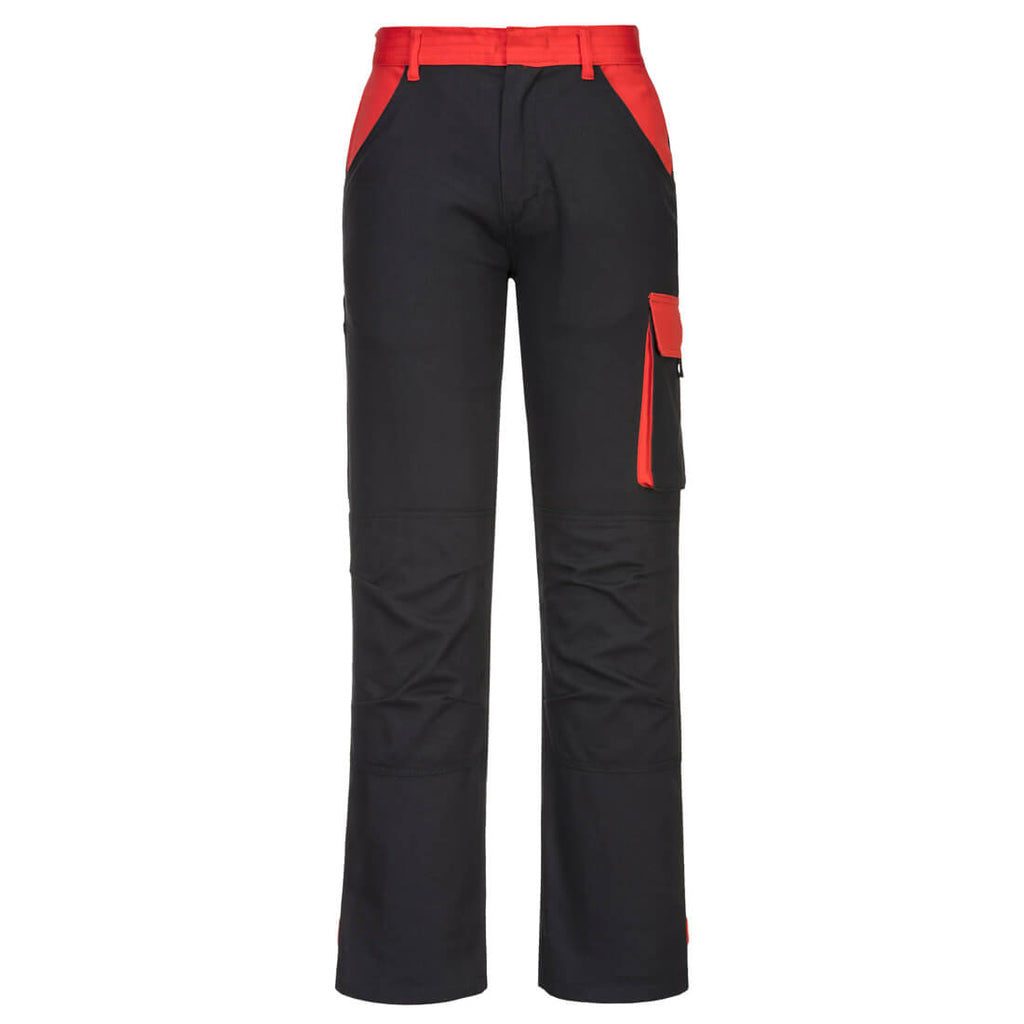 Schwarze Bundhose mit roten Ziernähten und seitlichem Werkzeugtascheneinsatz