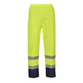 Warnschutz-Regenhose mit Kontrast, gelbgrün, reflektierende Bänder und dunkelblauem Beinabschluss