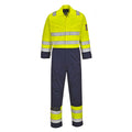 Warnschutz-Overall mit gelb-navy Design und breiten Reflexstreifen, langärmelig, mit Bundhosen.