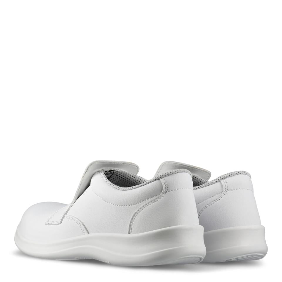 Weiße Slip-On-Slipper Rückansicht mit Fersenpolster und innen gepunktetem Einsatz